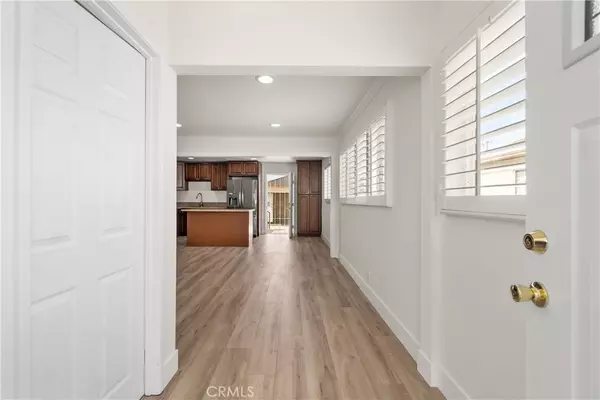 Los Angeles, CA 90047,11139 Manhattan