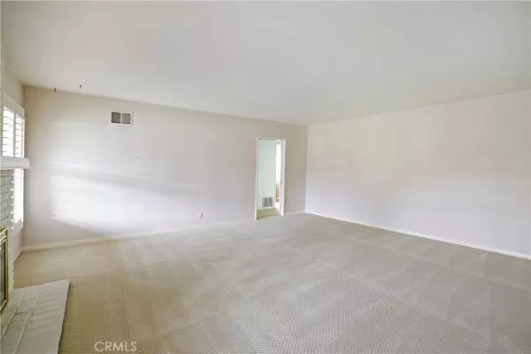 Downey, CA 90241,10307 Haledon AVE