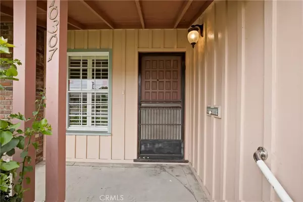 Downey, CA 90241,10307 Haledon AVE