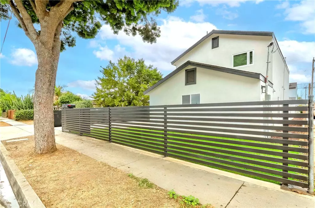 Bell Gardens, CA 90201,6818 Florence PL