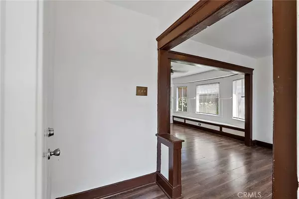 Los Angeles, CA 90003,205 E 64th