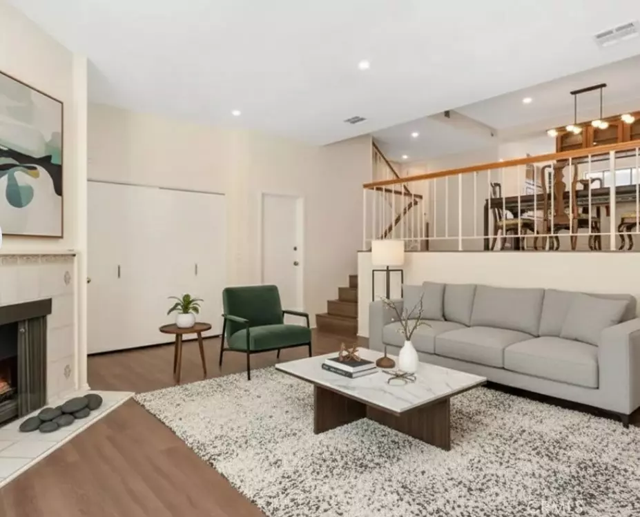 Tarzana, CA 91356,18360 Collins #E