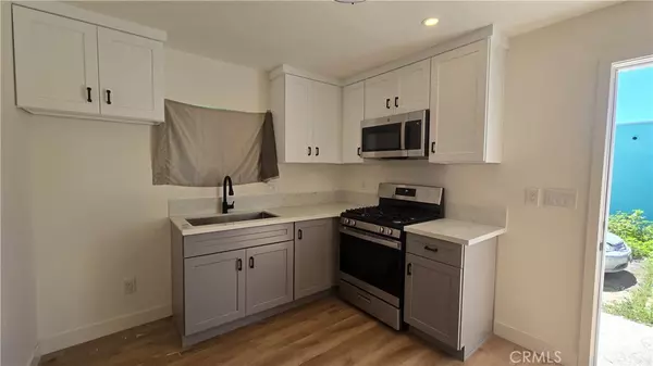 Los Angeles, CA 90039,4413 4413 La Clede AVE #2