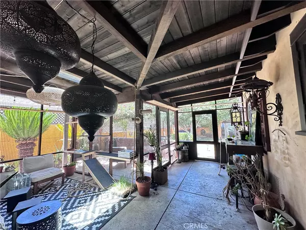 Reseda, CA 91335,7326 Vanalden