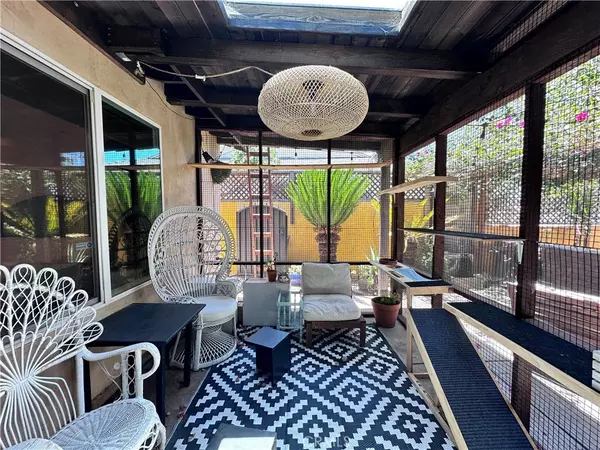 Reseda, CA 91335,7326 Vanalden