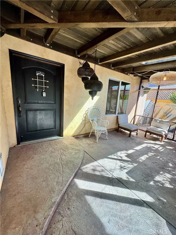 Reseda, CA 91335,7326 Vanalden