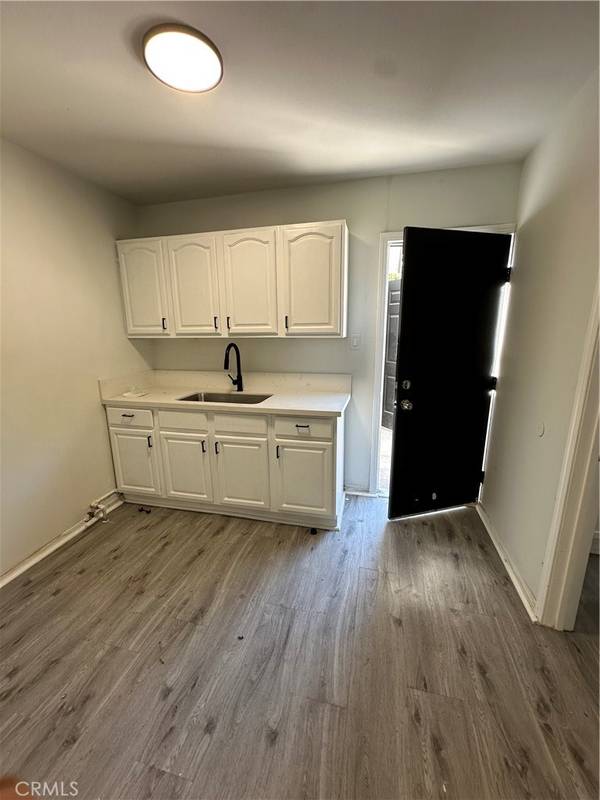 Compton, CA 90220,304 W Cedar ST #a