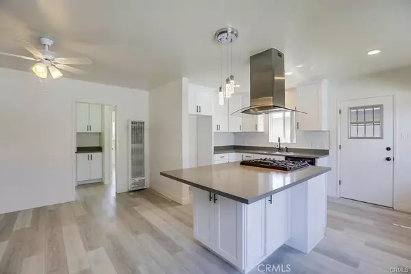 Downey, CA 90241,8716 Buckles ST