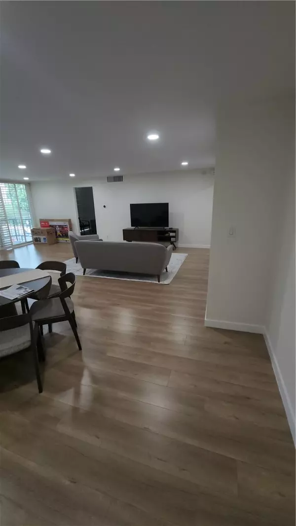Beverly Hills, CA 90212,9950 Durant DR #209