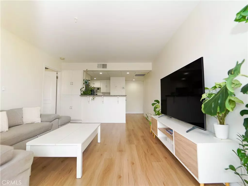 Long Beach, CA 90813,1450 Locust AVE #406