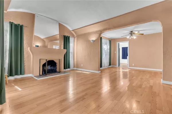Los Angeles, CA 90034,2807 S Bedford