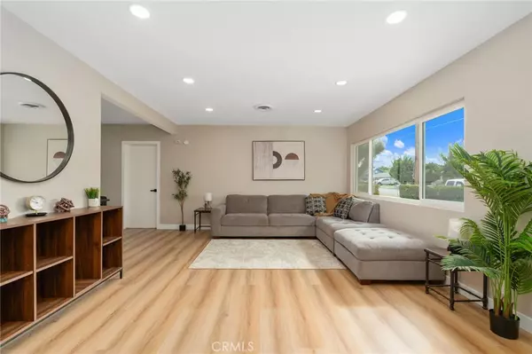 Hemet, CA 92543,926 E Johnston