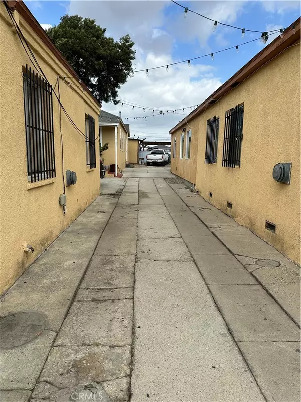 Los Angeles, CA 90044,11100 S Normandie