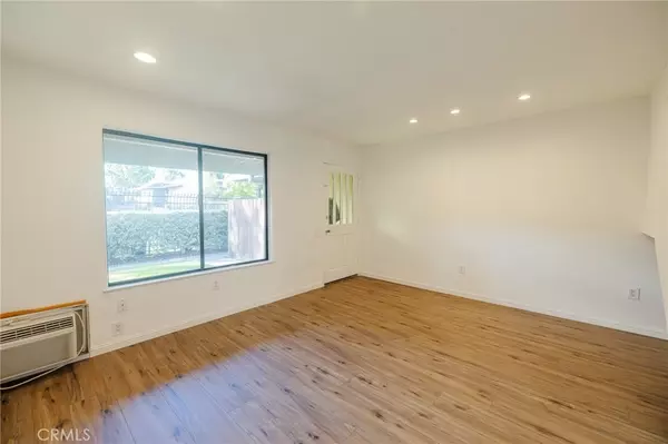 Santa Ana, CA 92705,2411 Deodar