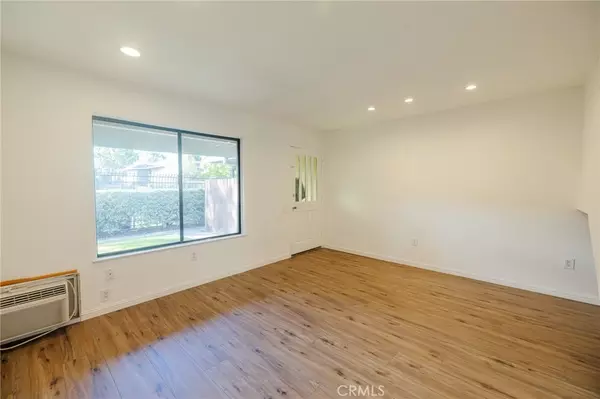 Santa Ana, CA 92705,2411 Deodar