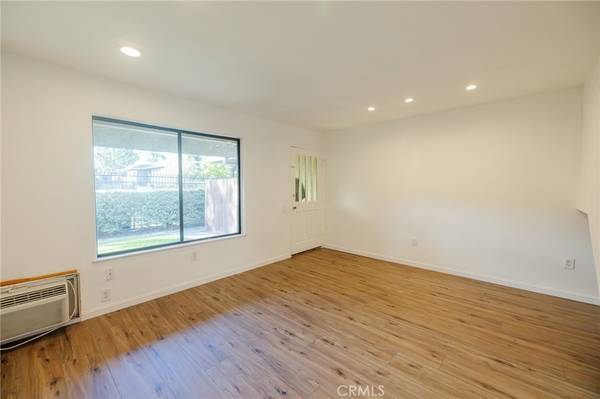 Santa Ana, CA 92705,2411 Deodar