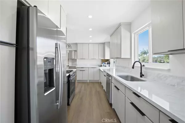 Downey, CA 90242,8437 Everest