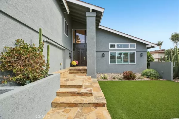 Huntington Beach, CA 92649,16542 Los Verdes LN