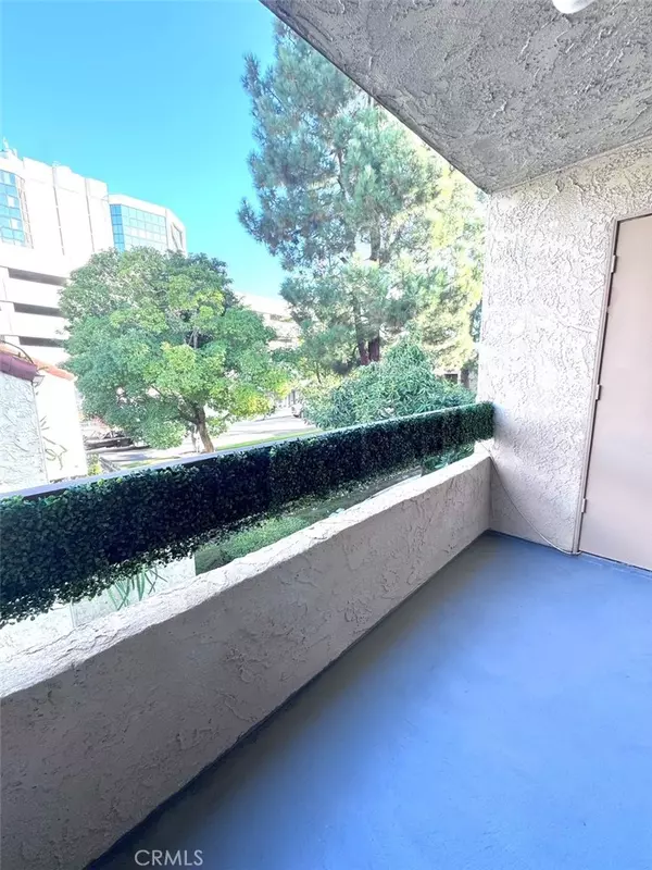 Santa Ana, CA 92701,600 W 3rd #A208