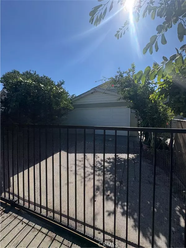 Los Angeles, CA 90059,2110 E 113th