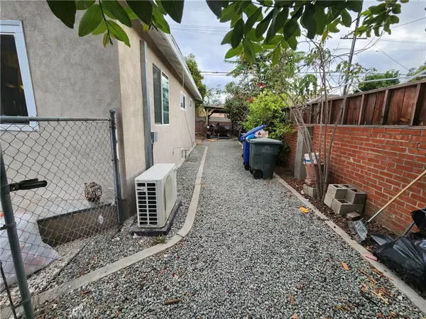Maywood, CA 90270,4212 E 58th