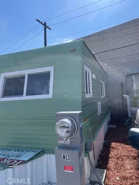 Cudahy, CA 90201,8006 Atlantic Ave #A13