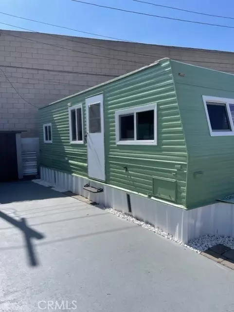 Cudahy, CA 90201,8006 Atlantic Ave #A13