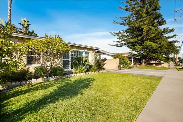 Bellflower, CA 90706,9253 Rose ST