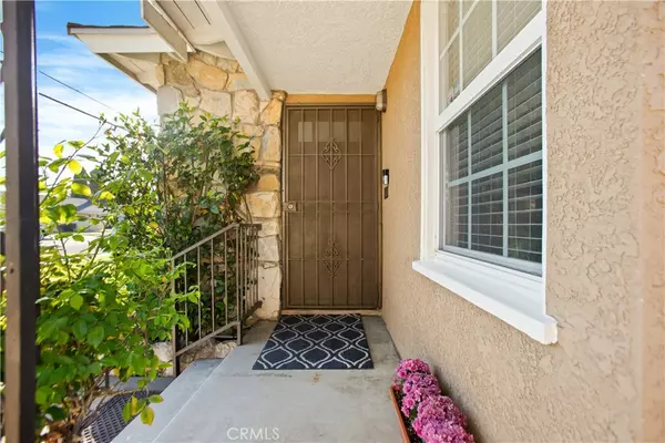 Bellflower, CA 90706,9253 Rose ST