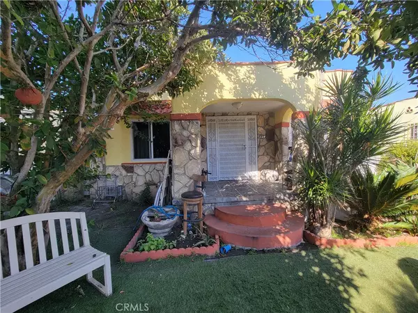 Los Angeles, CA 90003,429 E 92nd