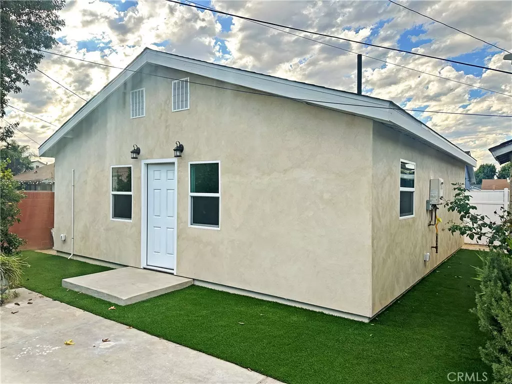 Downey, CA 90241,7642 Arnett #A
