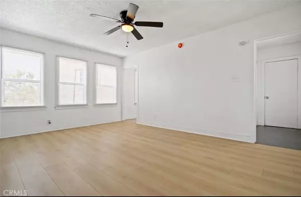 Los Angeles, CA 90016,2116 S Palm Grove Ave