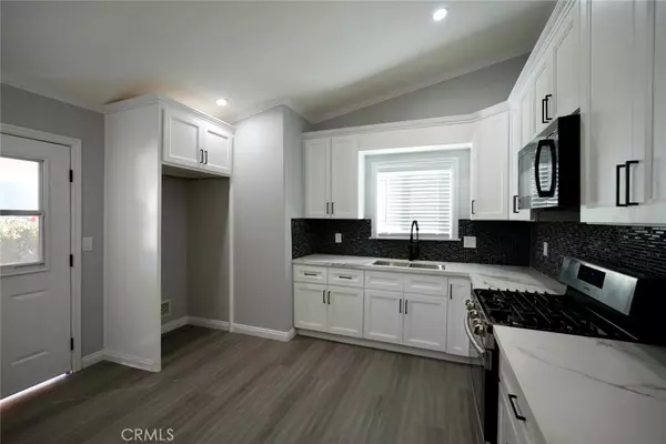 Compton, CA 90220,125 E Alondra