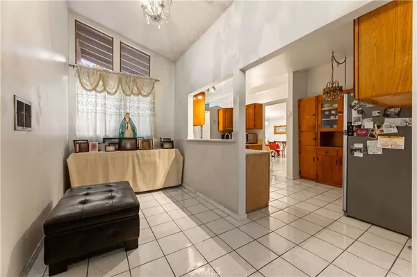 Long Beach, CA 90805,3340 E POPPY