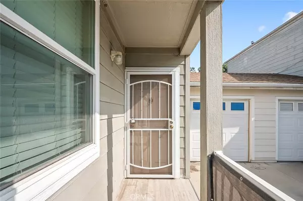 Bellflower, CA 90706,9921 Flora Vista #5