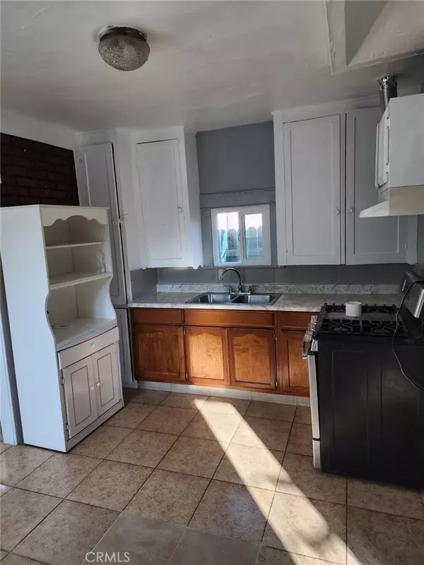 Los Angeles, CA 90011,1470 E 42nd