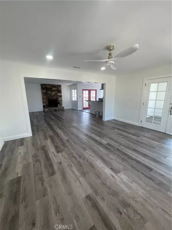 Downey, CA 90242,12736 Downey #b