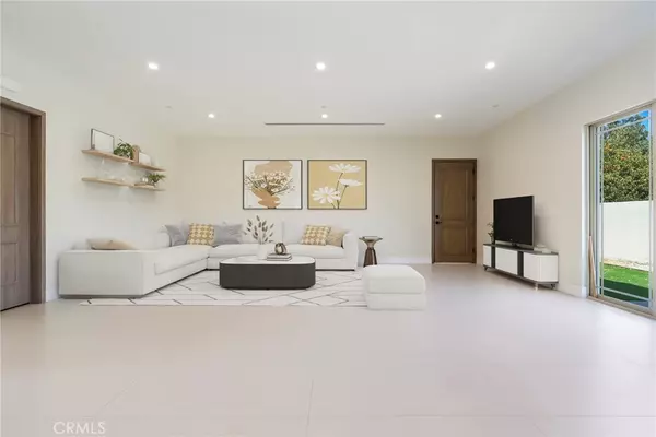 Bellflower, CA 90706,10347 Mapledale ST