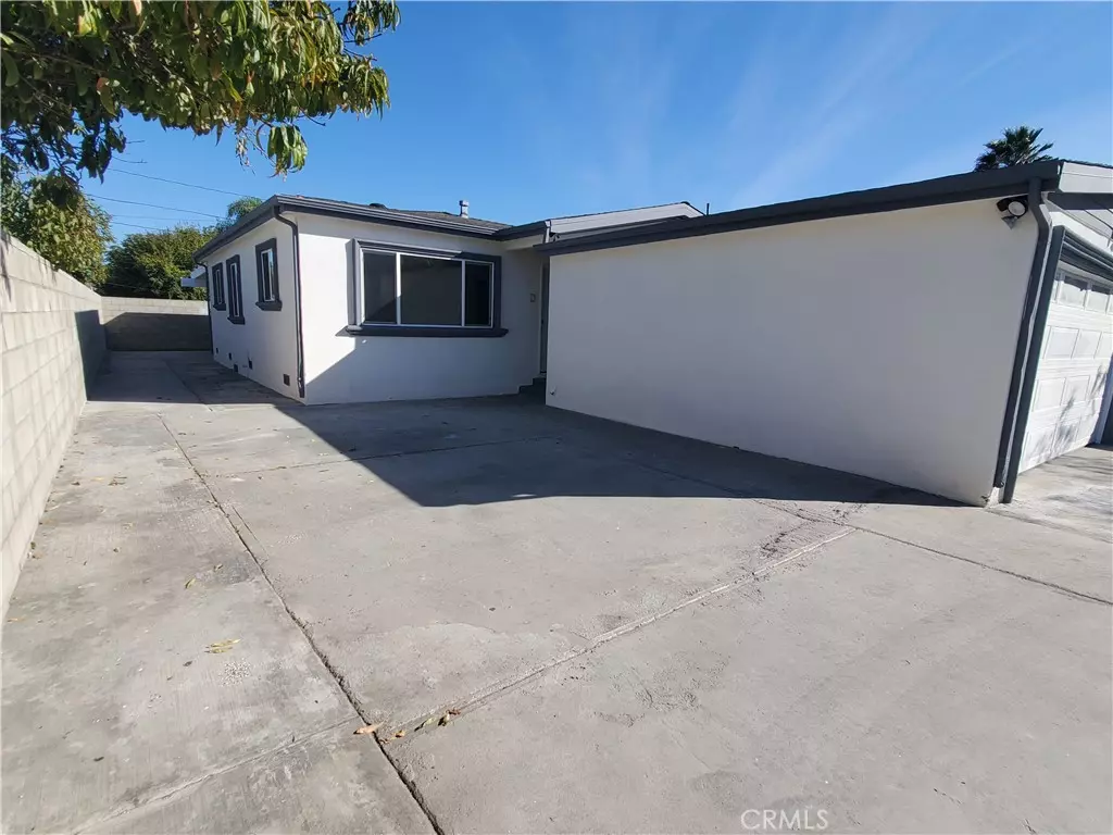 Compton, CA 90222,1925 E 130th