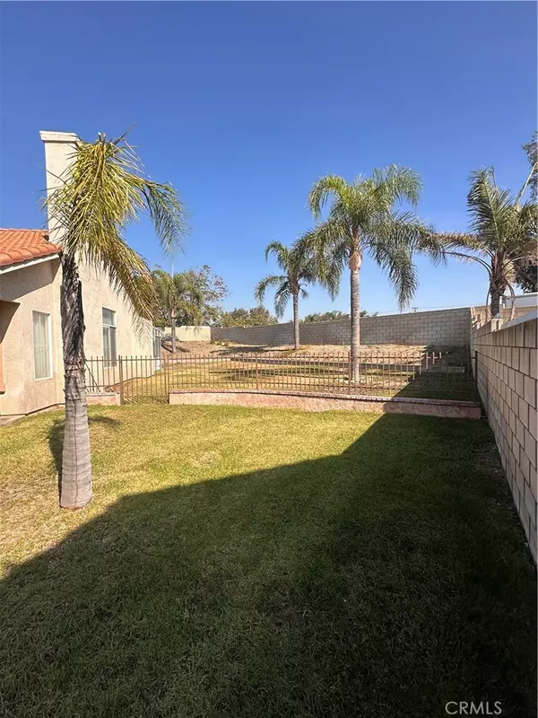 Fontana, CA 92335,15240 Carob