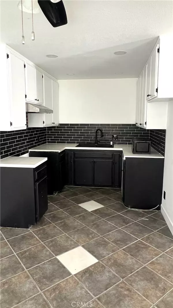 Hawthorne, CA 90250,4061 W 132nd #C