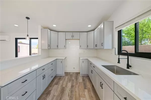 Palm Springs, CA 92262,717 W Gateway