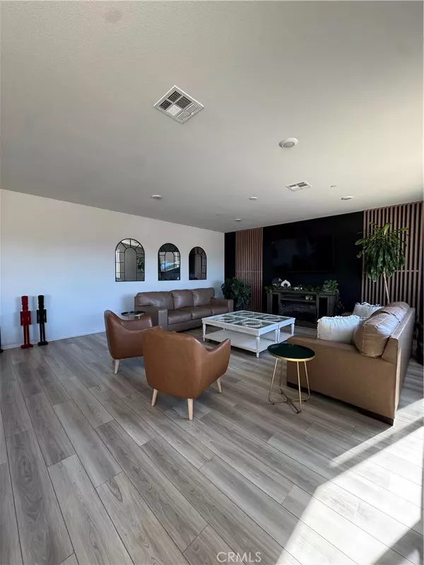 Lake Elsinore, CA 92532,19553 Hanging Rock Road