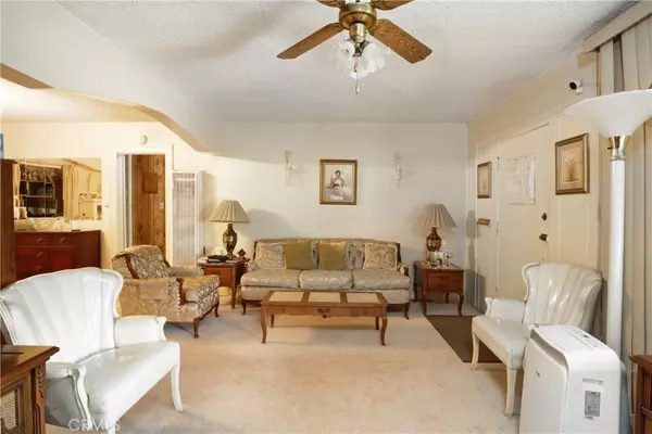 Los Angeles, CA 90061,317 E 115th ST