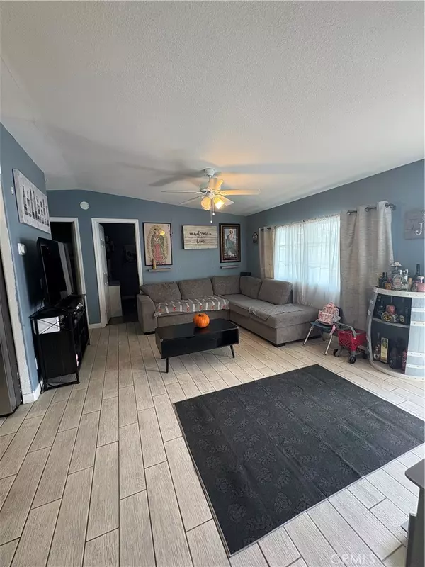 Riverside, CA 92509,3825 Crestmore Rd #414