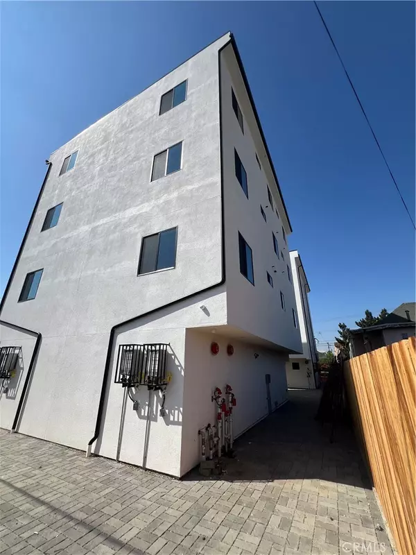 Los Angeles, CA 90006,1128 Ardmore