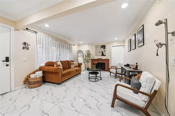 Santa Ana, CA 92701,1430 Cabrillo Park #B