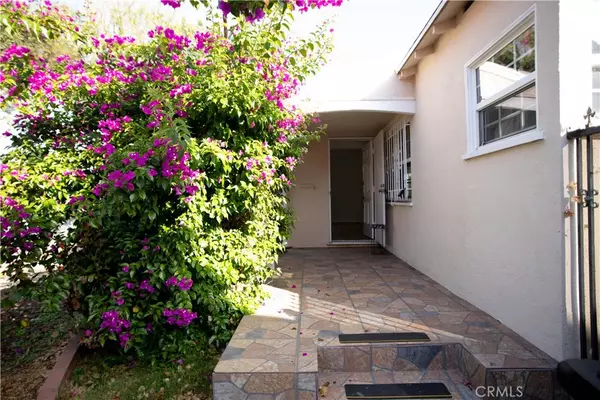 South Gate, CA 91355,9726 Kauffman AVE