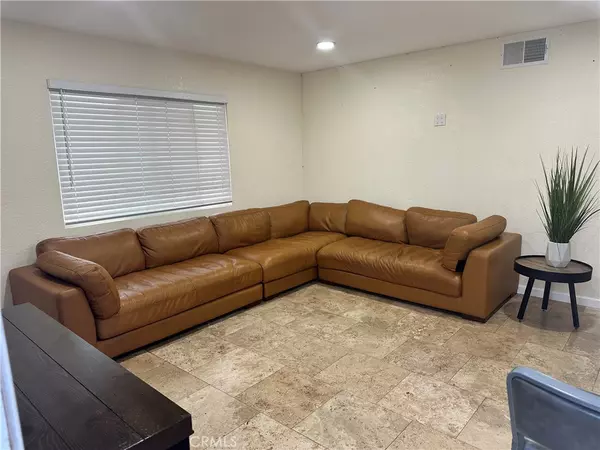 Downey, CA 90242,8111 Cheyenne