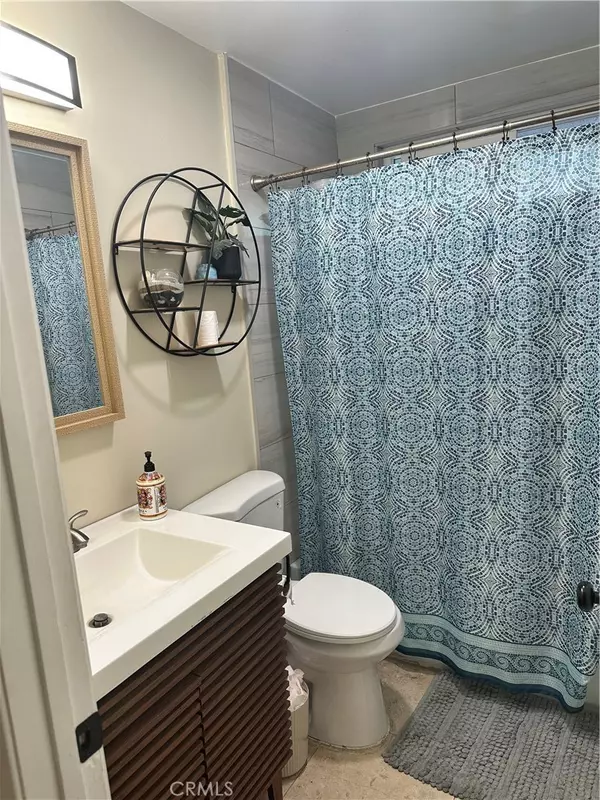 Downey, CA 90242,8111 Cheyenne